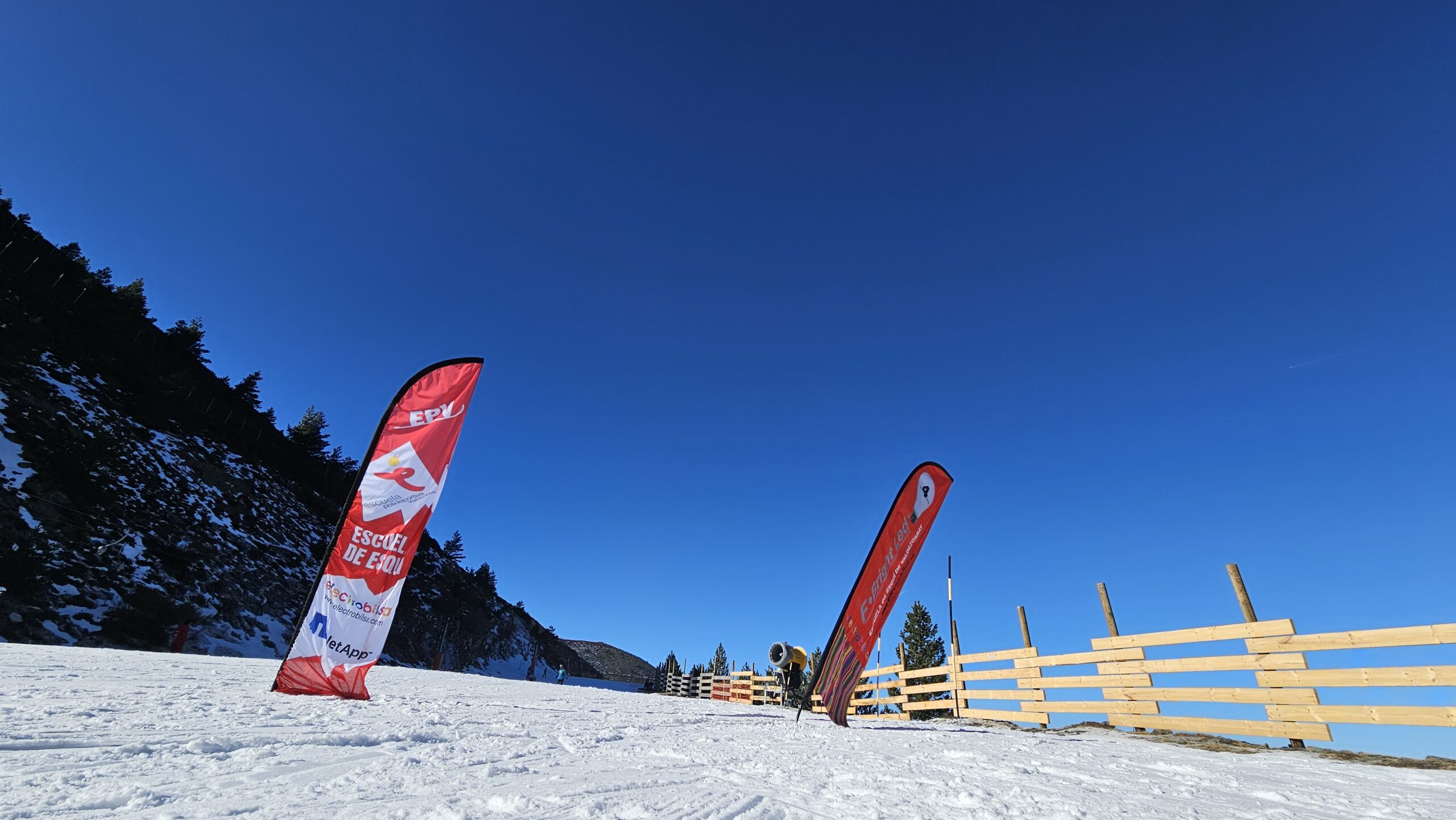 Escuela de Esqui y Snowboard de Valdezcaray